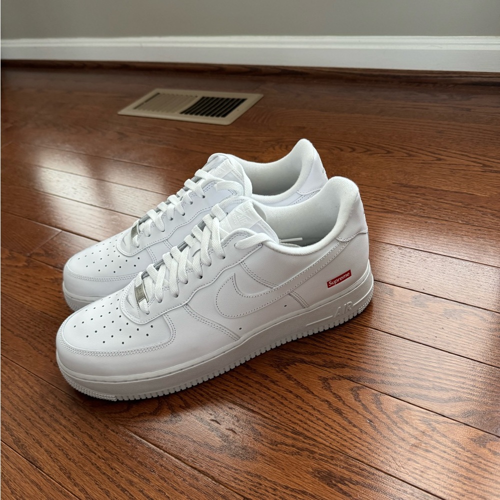 Supreme White Nike Air Force 1 
+ Mint Condition 9.99/10